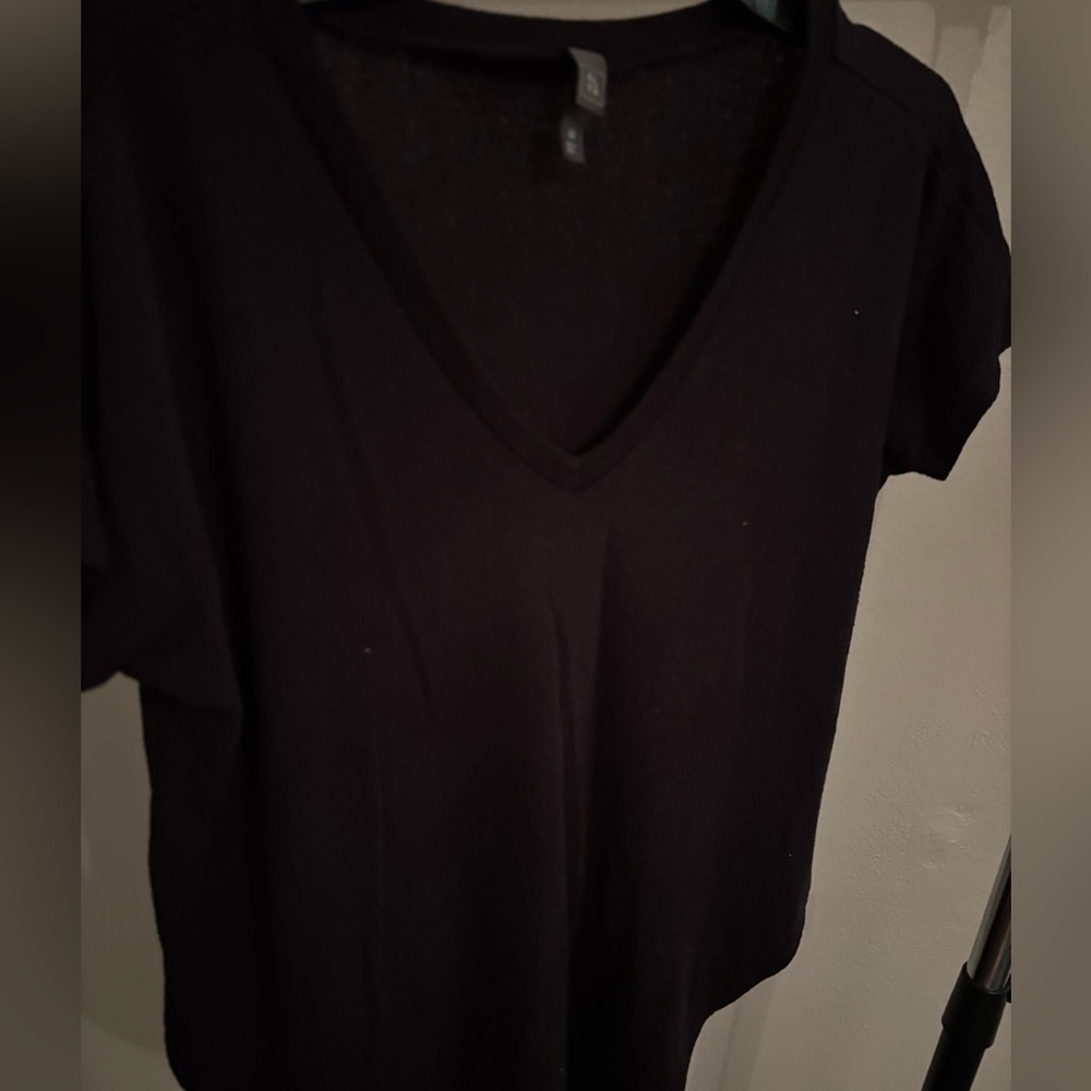 black vneck - Picture 1 of 4